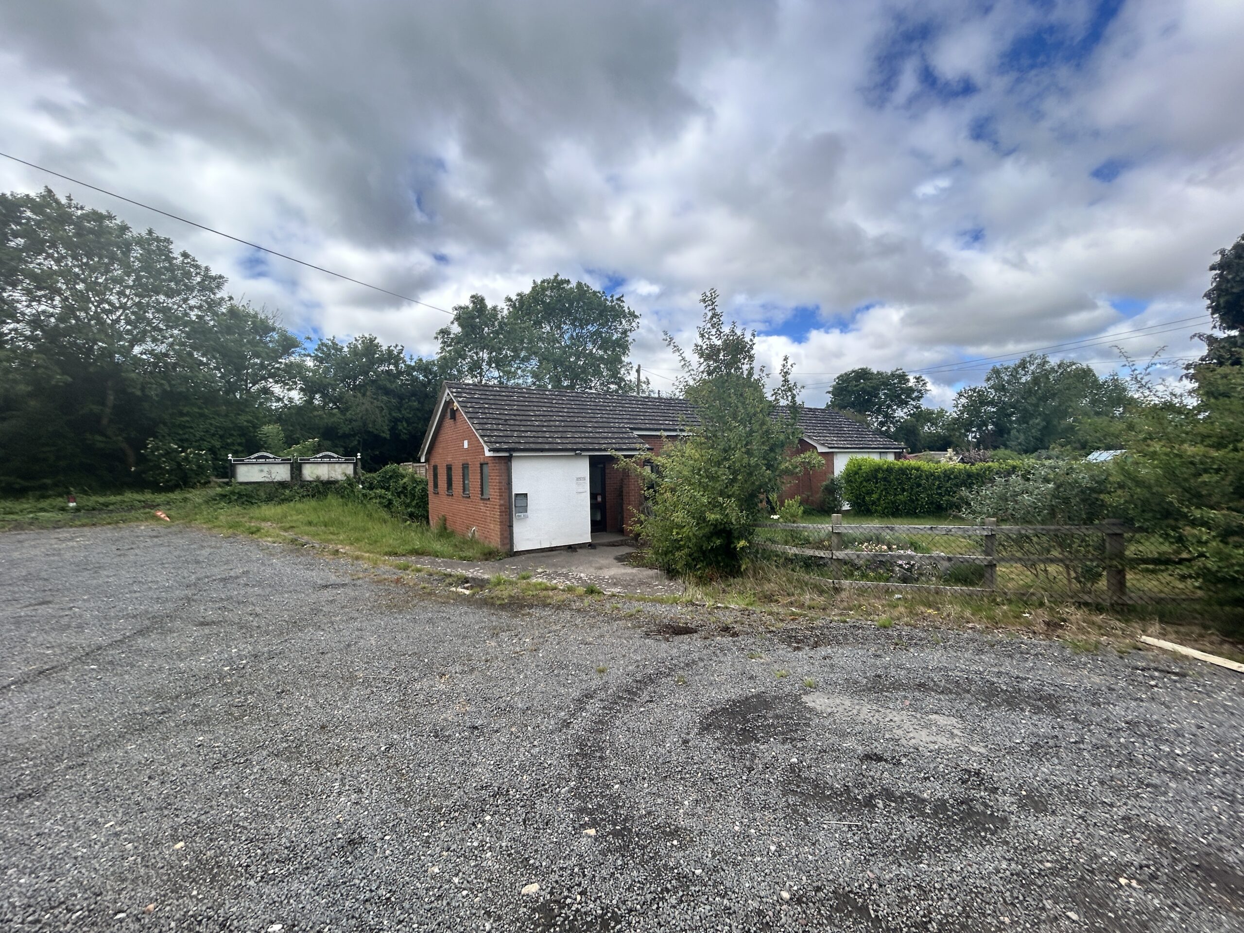 Ye Old Hutte Cafe  Brockeridge Common Brockeridge Road, Twyning, Tewkesbury, South West, GL20 6HB