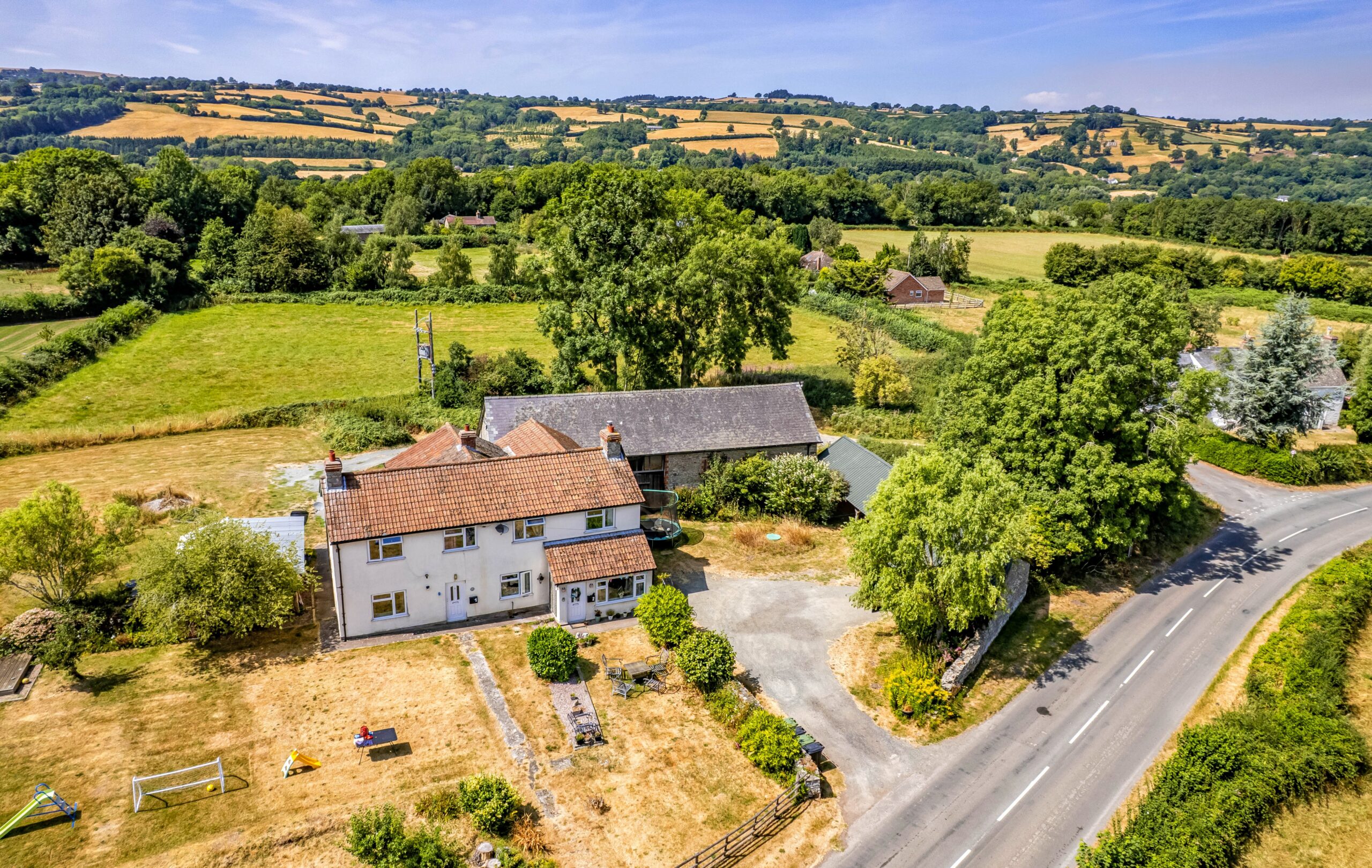 1 Whitehouse Cottages, Clifford, Hereford, Herefordshire, HR3 5ET