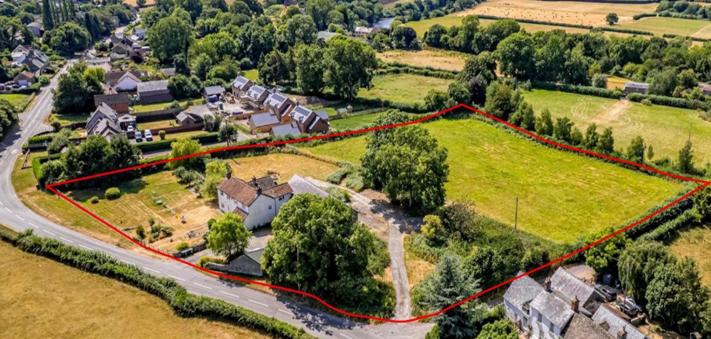 1 Whitehouse Cottages, Clifford, Hereford, Herefordshire, HR3 5ET